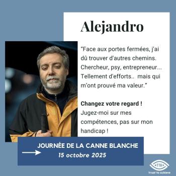 Une personne aveugle avec le slogan "Jugez-moi sur mes compétences, pas sur mon handicap". texte repris dans l'article